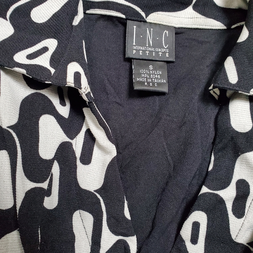 Button up blouse - Picture 2 of 7